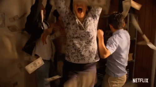 Meme de mujer celebrando bajo una lluvia de billetes, representando la alta rentabilidad y los beneficios económicos de trabajar con resina frente a un sueldo de fábrica.