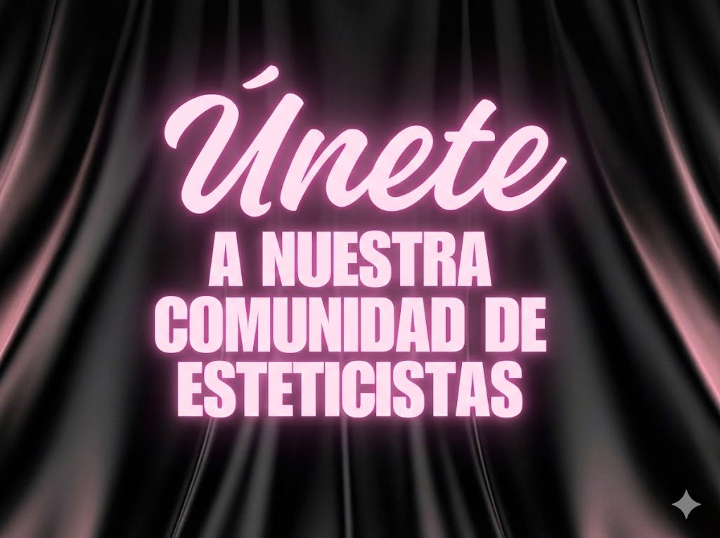 unete-comunidad-esteticistas-cartel-neon-rosa-fondo-negro.jpg Cartel de texto en neón rosa brillante que dice 'Únete A NUESTRA COMUNIDAD DE ESTETICISTAS', una invitación para profesionales de la belleza y el cuidado de la piel sobre un elegante fondo de tela de seda negra drapeada