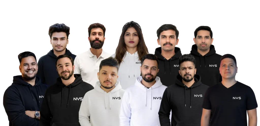 equipo-nys-propfirm-forex-traders-financiados.webp Equipo de NYS Propfirm Forex con traders y formadores vestidos con ropa corporativa de la marca